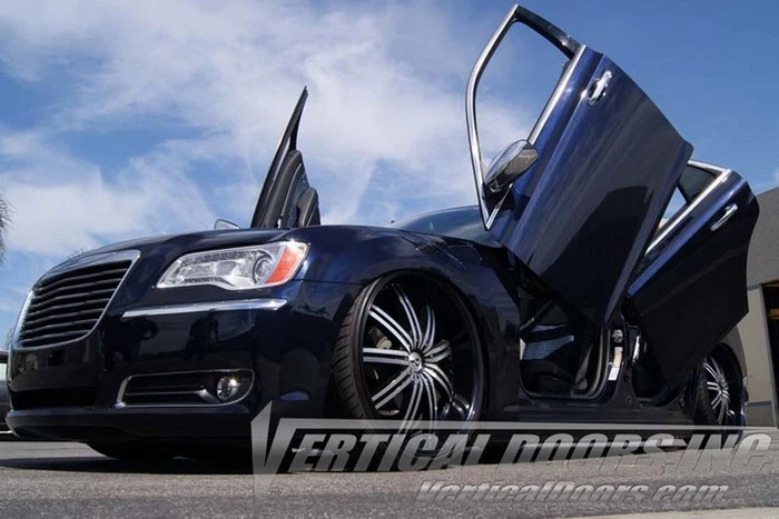 Chrysler 300 2011-2023 portas verticais INC kit de porta lambo - Imagem 3 de 4
