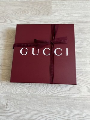 Gucci Box rot leer Maße 26 cm x 26 cm x 4,5 cm + Schleife + Stofftasche weiß