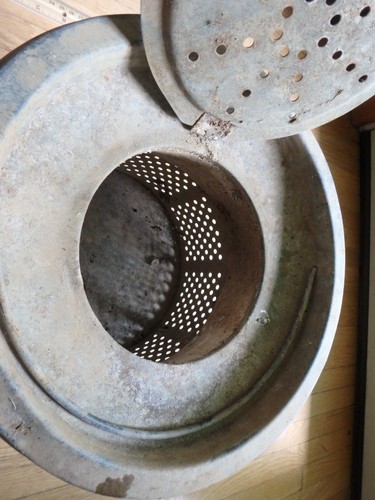Antique Fishing bait bucket - 第 3/3 張圖片