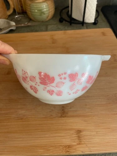 Vintage Small pink gooseberry pyrex bowl