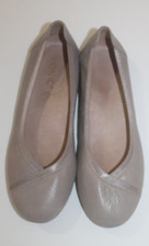 Vionic Carrol Beige Leather Size 8/39 Women's Slip On Flats Shoes Ballet