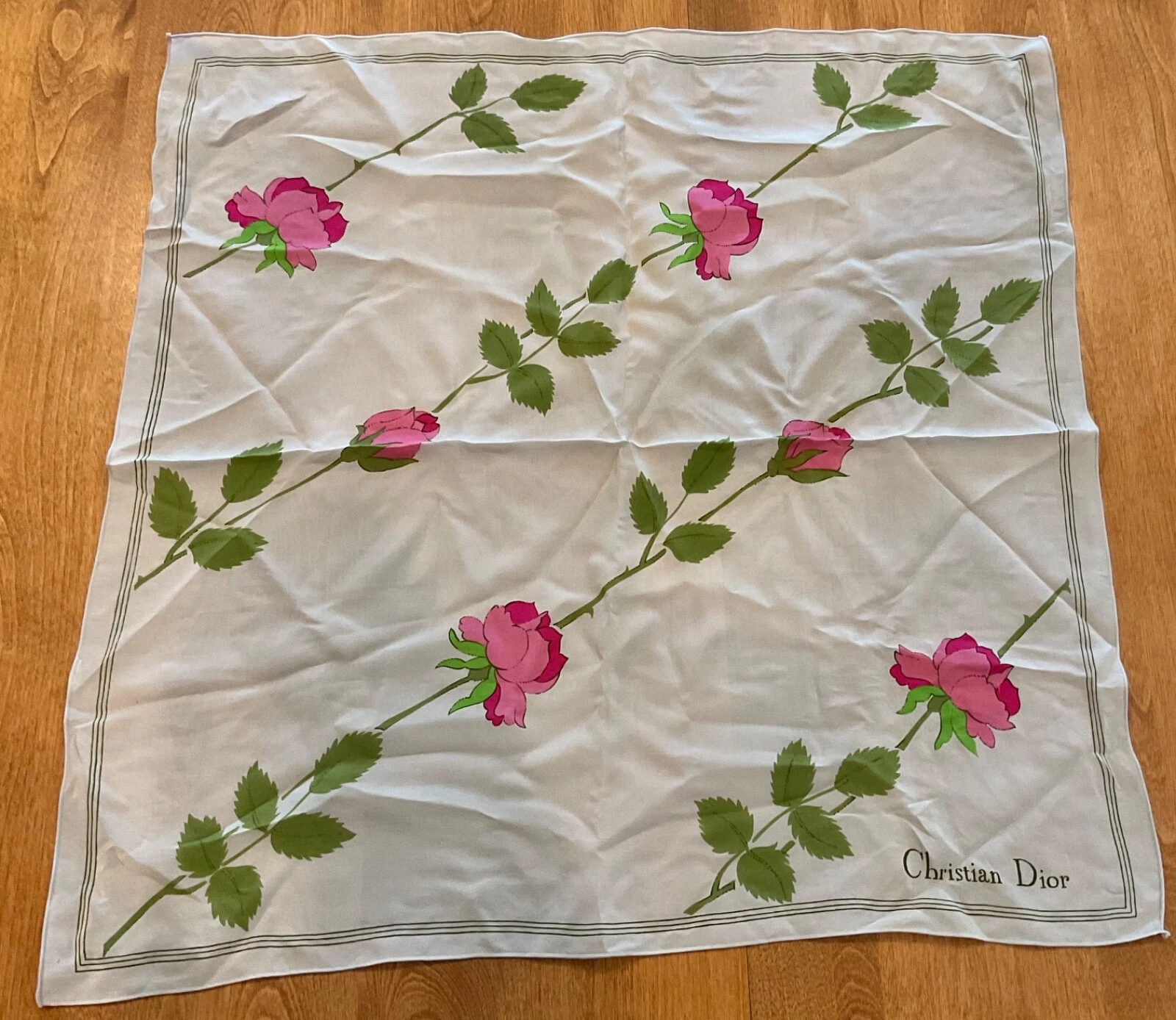 ROSES CLASSIQUES VINTAGE CHRISTIAN DIOR 22 X 22 TIGES FEMELLES ET SPRINGY