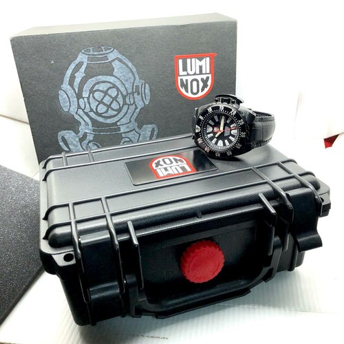 LUMINOX Deep Dive 500m Series 1500 Automatic Date Men's Watch Size 44 mm.