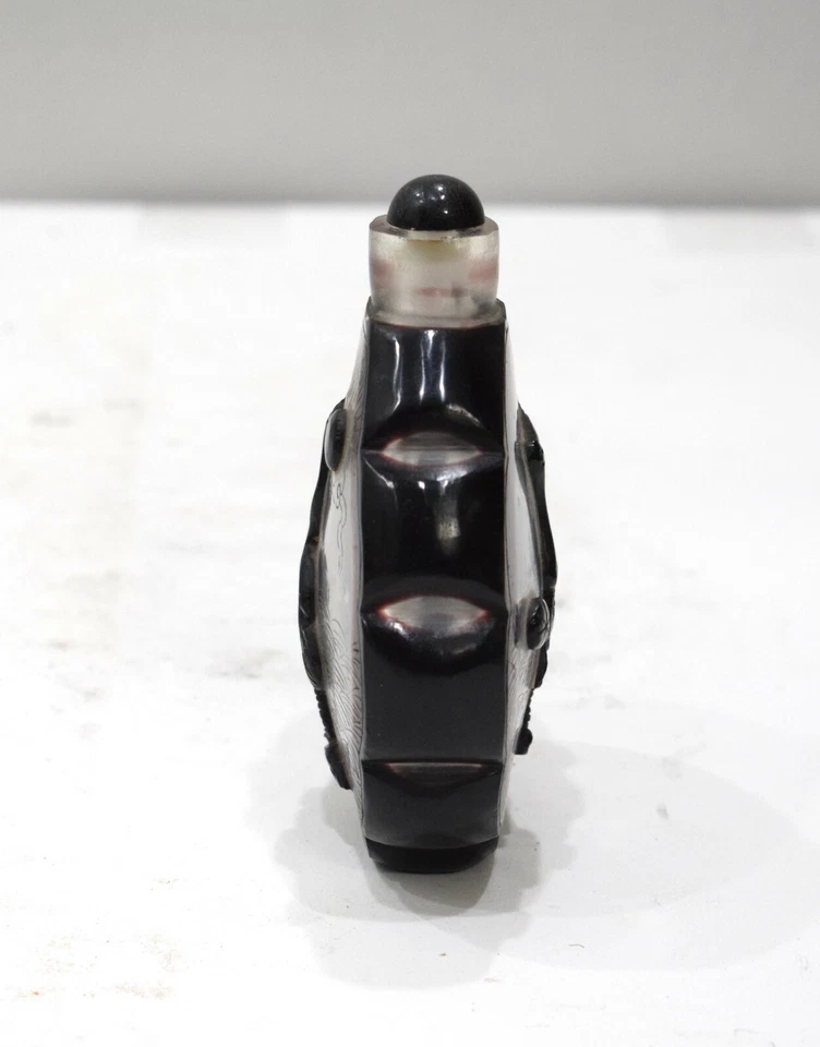 Botella de tabaco china de dos tonos con diseño de grúa Foto 3 de 4