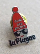 Assez rare pin's ski " LA PLAGNE, Club Des Sport "