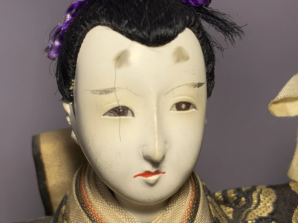 Antigua muñeca samurai japonesa Hina Ningyo Gofun de madera con arma Foto 3 de 4