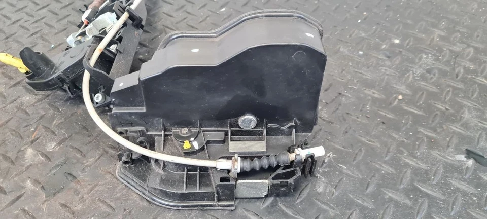 BMW 4 Series F32 2014 Coupe Right Front Door Central Locking Motor 51217202144 - Image 3 of 4