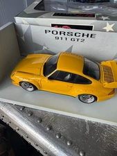 UT / AUTOart NOS 1997 Porsche 911 GT2 993 Street Version RARE YELLOW  1:18 - New