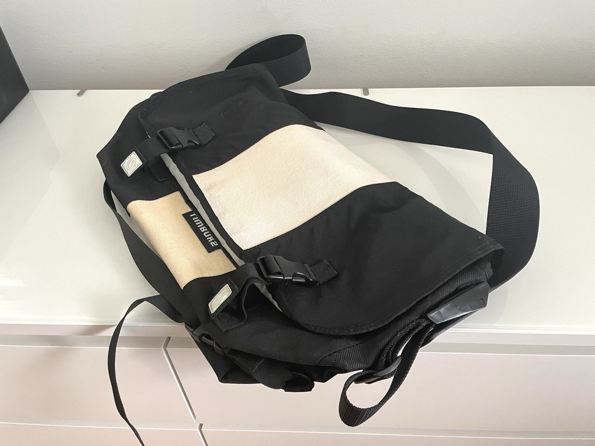 Timbuk2 Black Messenger Bag Artist Canvas Limited Edition Timbuk2 Black Messenger Bag Artist Canvas Limited Edition