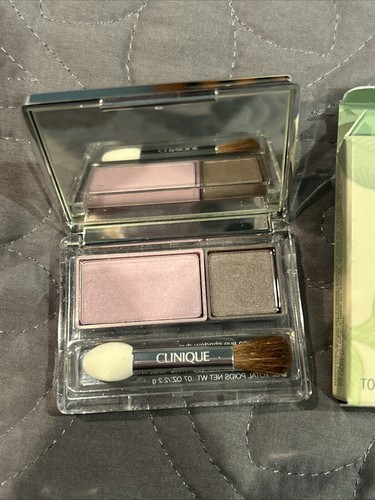 CLINIQUE Colour Surge Eye Shadow Duo 106 LILAC TRUFFLE .07 oz / 2.2g Color NEW - Picture 3 of 8
