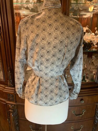 TESS SEIDIGES TOP SATIN BLUSE Hemd VINTAGE hoher Kragen PARIS MILANO elegant 1970 - Bild 8 von 12