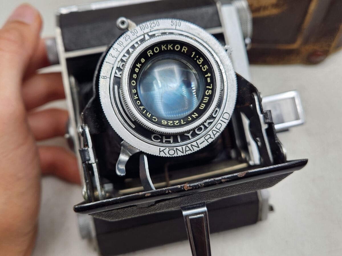 Vintage Minolta Chiyoko 120 Folding Camera w/ 75mm F3.5 Lens Vintage Minolta Chiyoko 120 Folding Camera w/ 75mm F3.5 Lens