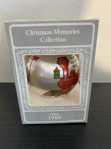 Christmas Memories Collection Happy Holidays 1988 Santa Train Round Ornament - Picture 8 of 10