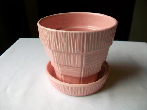 VINTAGE MCCOY POTTERY BASKET WEAVE PLANTER WITH ATTACHED SAUCER PINK 4"