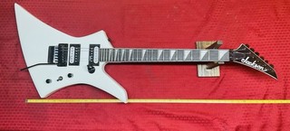 Jackson JS Series Kelly Js32 tastiera amaranto bianco neve