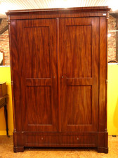 Eleganter "Biedermeier-Schrank / Mahagoni um 1850...