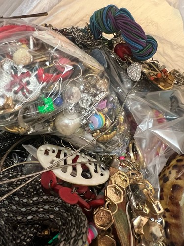 11 Lbs HUGE Jewelry Lot Pieces Parts Craft Repair Some Wear Mix Junk J3 - Picture 3 of 8