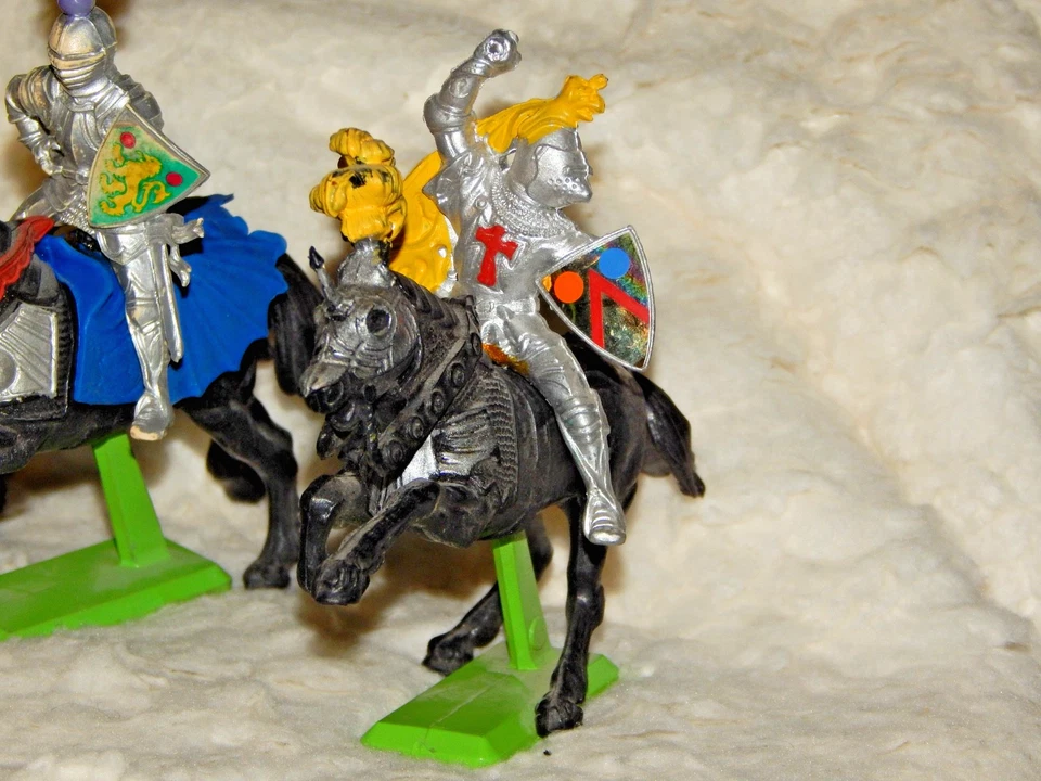 De colección 6 Britains Ltd 1971 Detalle Medieval 3 Luchadores y 3 Caballeros con Caballos Foto 3 de 4