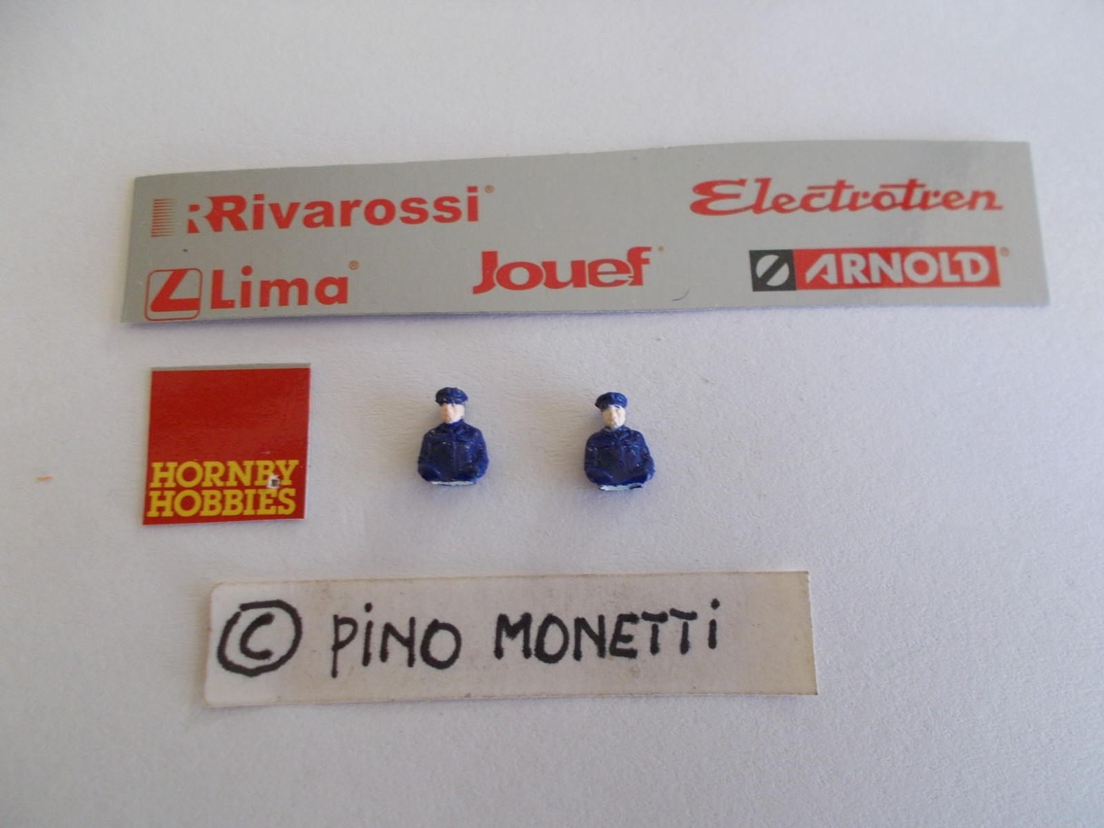 HR2219/16 - COPPIA DI MACCHINISTI IN SCALA 1:87 -LIMA RIVAROSSI !!!