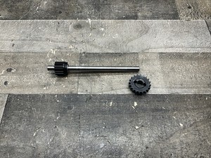 CAN-AM 420620500 WATER PUMP SHAFT & GEAR OUTLANDER COMMANDER MAVERICK RENEGADE