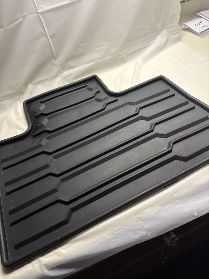 Par de alfombrillas traseras izquierda derecha OEM 2006-2010 Hummer H3 88963299 negras Foto 2 de 4