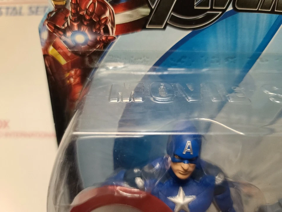 2011 Hasbro Marvel Avengers CAPTAIN AMERICA 6” Action Figure, Walmart Exclusive Foto 3 de 4