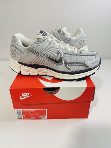 Nike Zoom Vomero 5 Photon Dust Metallic Silver FD0884-025 Women’s Size 7.5 NEW