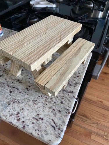 MINI MESA DE PICNIC ALIMENTADOR ARDILLA 8" - Imagen 7 de 12