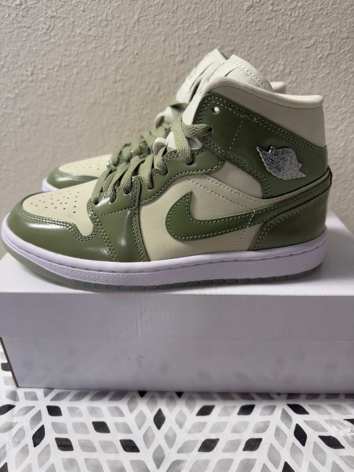 Women's Nike Air Jordan 1 Mid Oil Green Sea Glass Olive Grey HF4079-003 SZ 6.5