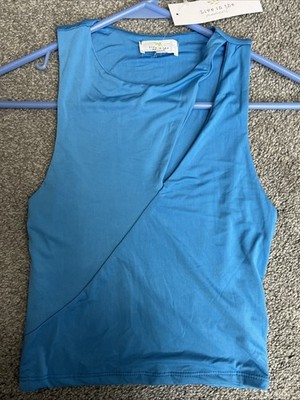 Moment blue sleeveless open front crop top. small
