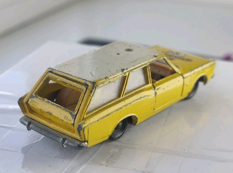 Siku Ford 17M Turnier Germany V 313 Yellow Diecast Vintage Retro Car - Image 2 of 4