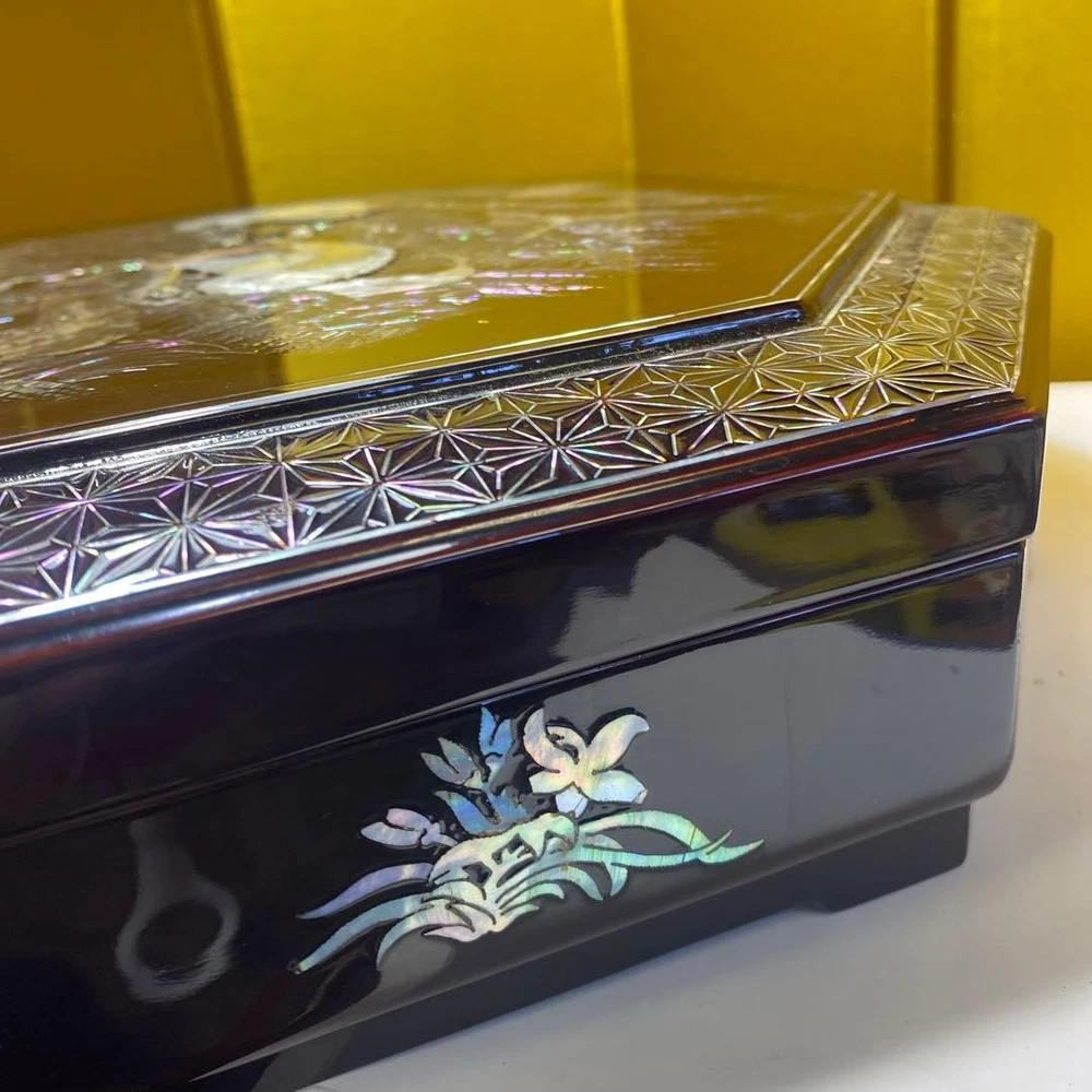 Jubako Bento Box Japanese Motherofpearl work octagonal lacquer confectionery cra