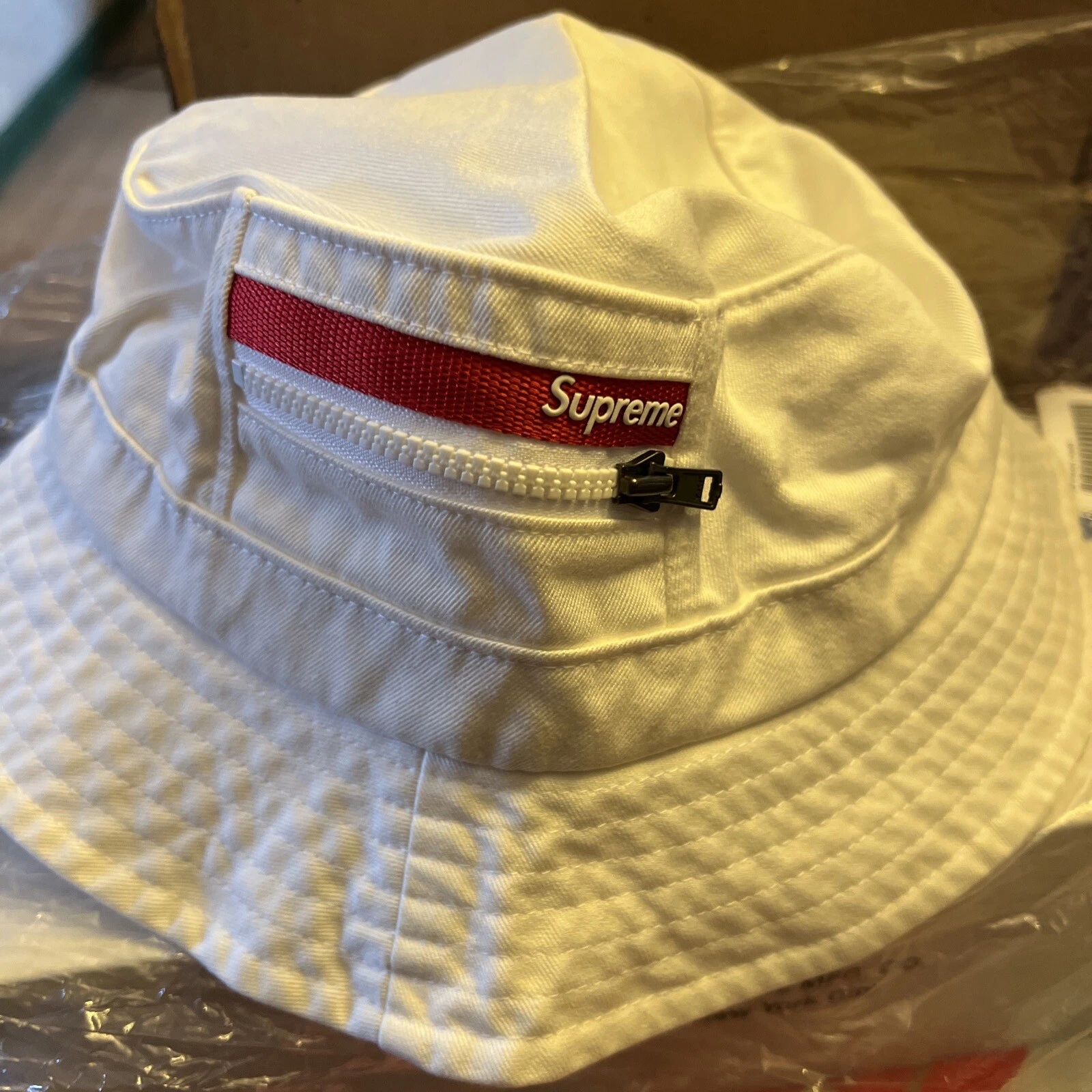 Chapeau concasseur de poche zippé Supreme blanc M/L