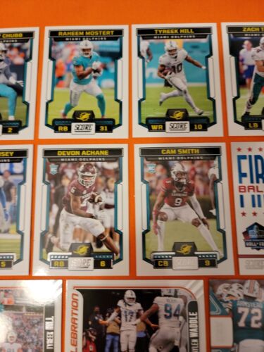 ️ Set squadra di calcio punteggio 2023 Miami Dolphins + inserti (15 carte) - Foto 3 di 7