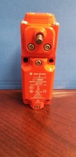 ALLEN BRADLEY 440K-MT55041 SAFETY INTERLOCK SWITCH
