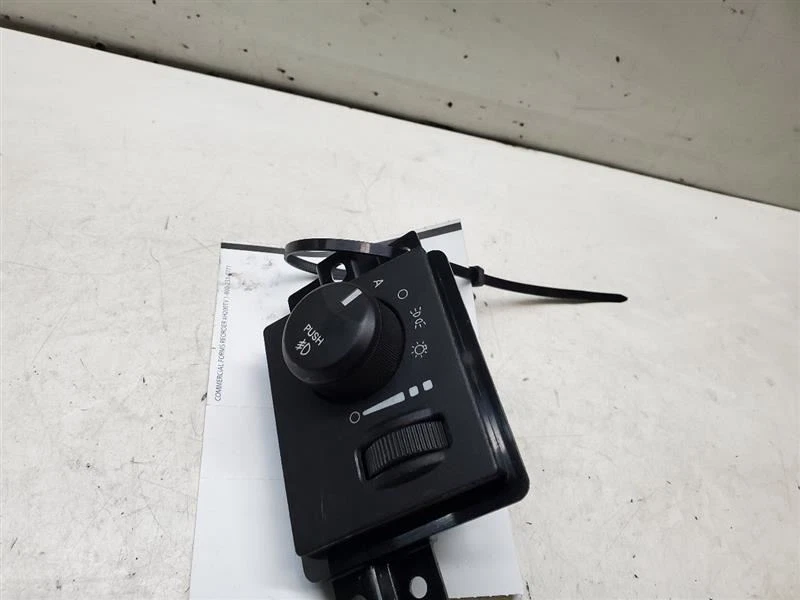 Interruptor de luz principal Aspen 2008  Foto 3 de 4