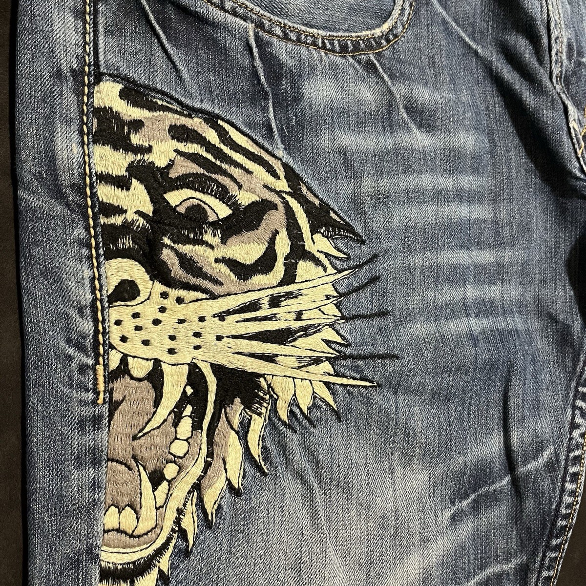 【トレンド】Ed Hardy デニム　y2k 刺繍　タイガー　虎　W32 希少 トレンド】Ed Hardy デニム y2k 刺繍 タイガー 虎 W32 希少