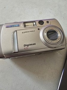 Samsung Digimax 420 Compact Camera 4.0 Mega pixel 12 X Zoom Digital