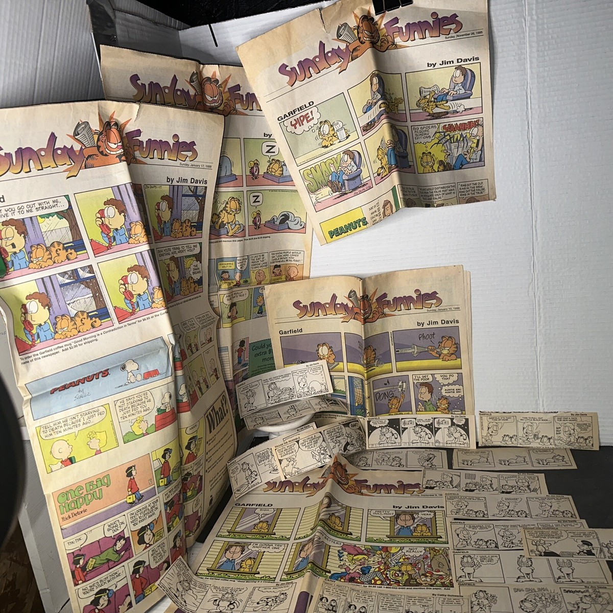 Garfield Newspaper Comic Strips-all 90&rsquo;s-used-good Condition 