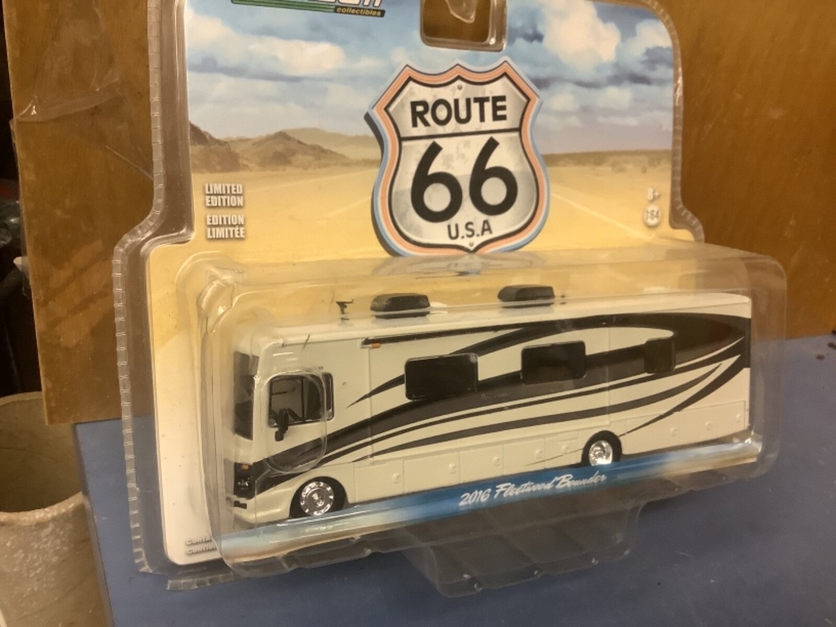 2016 Fleetwood Bounder 35K Motorhome Green light 1/64 RV
