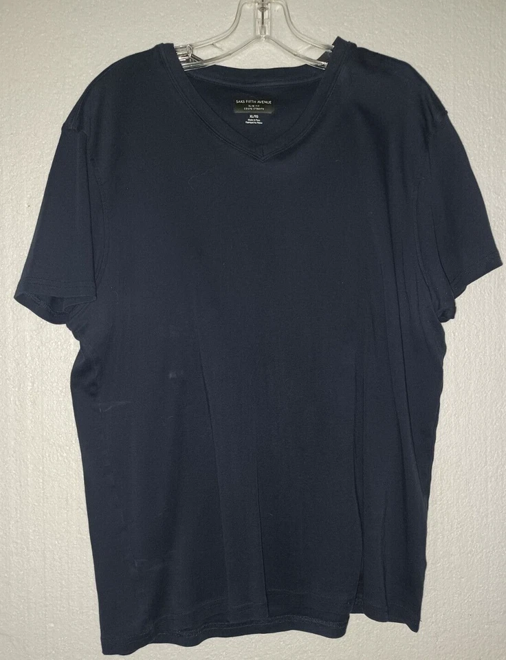 Camiseta Saks Fifth Avenue Slim Fit cuello Vee manga corta en azul oscuro XL. Ver fotos Foto 2 de 2