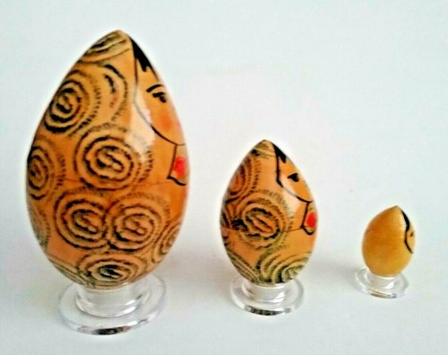 Lot = 3 hand painted nesting dolls Egg Shape + 3 acrylic stands Total 8 pieces - Picture 5 of 8