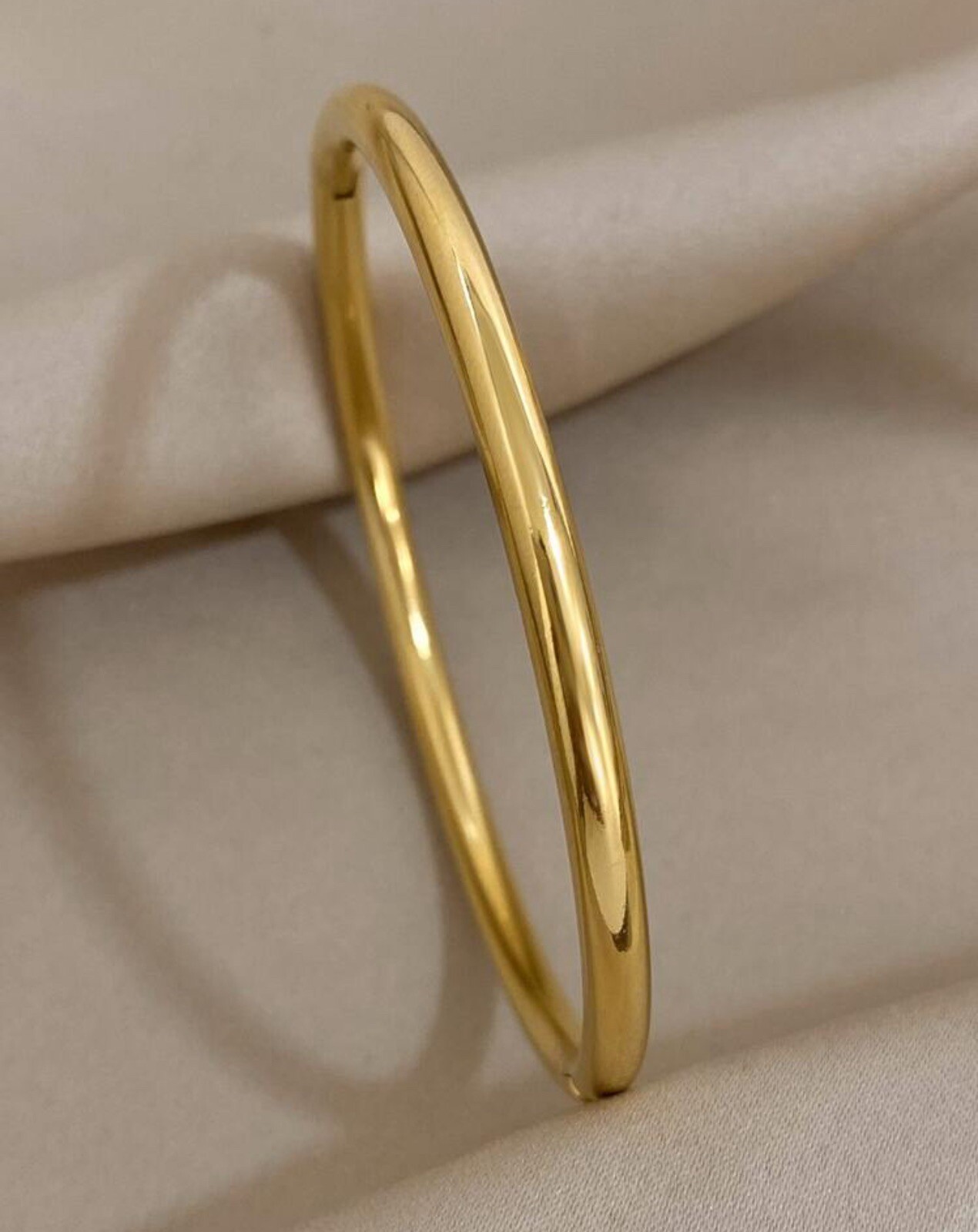 Bracelet femme or en acier inoxydable jonc uni pour le quotidien