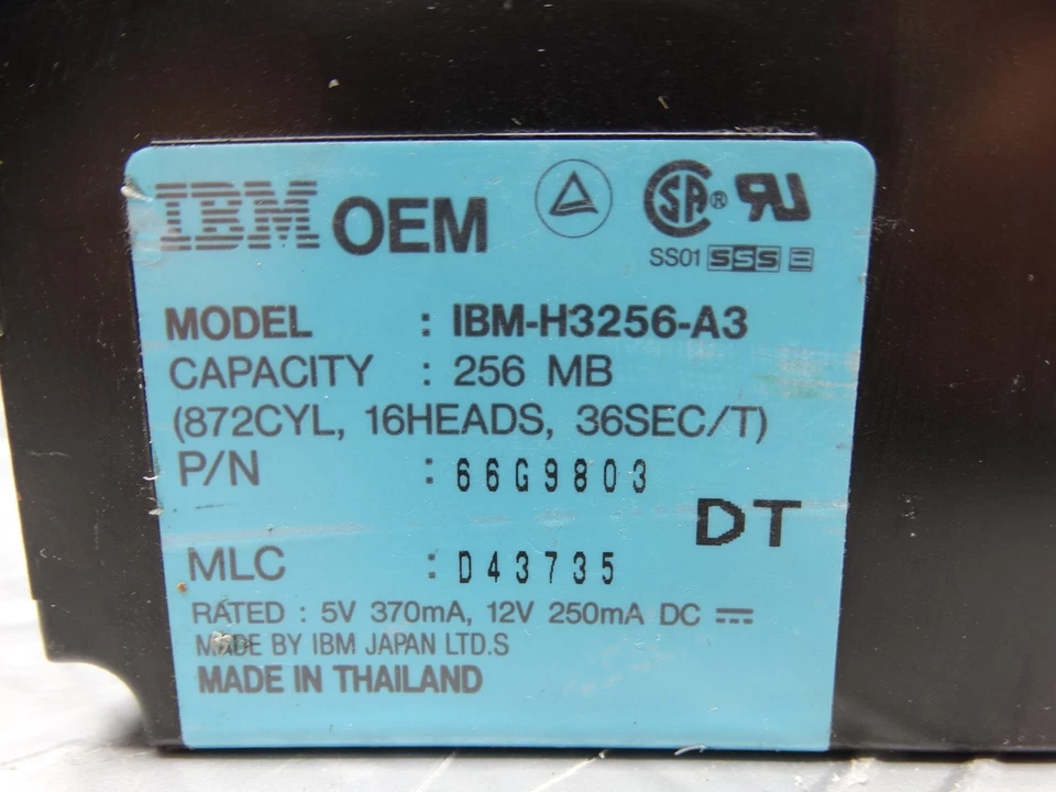 Disco duro IBM 256 MB 3,5 pulgadas IDE 66G9803 / H3256-A3 de colección Foto 2 de 4