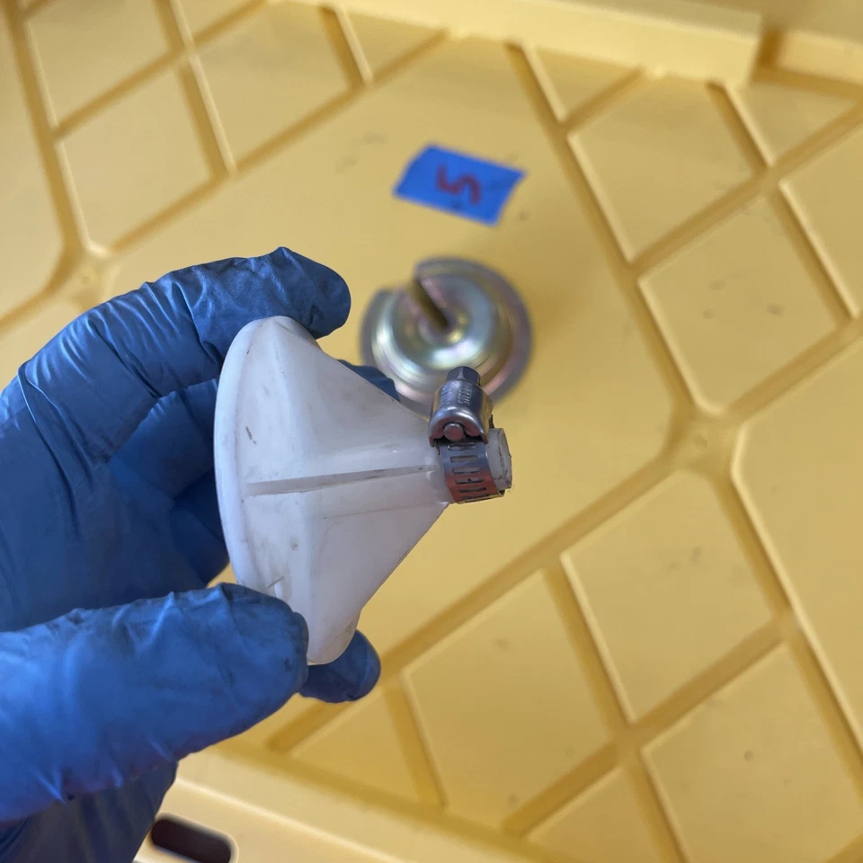 E36 E39 E46 BMW 325i 330i M3 Soporte de amarre de neumático de repuesto Juego de almohadillas de tuerca de ala Foto 4 de 4