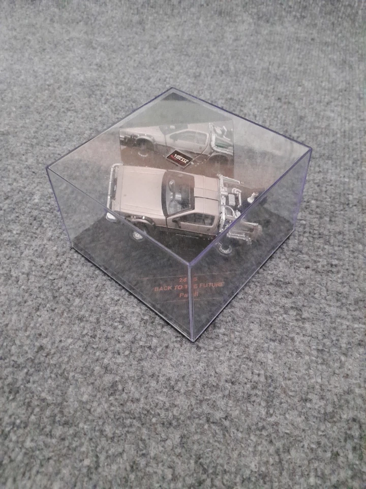 Back To The Future 2 DMC DeLorean Vitesse 1:43 Fly Mode Movie Replica Free VHS - Image 2 of 4