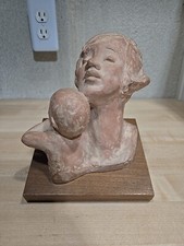 AUSTIN PRODUCTS Signed Mother And Baby Child Love Sculpture Embrace On Wood VTG