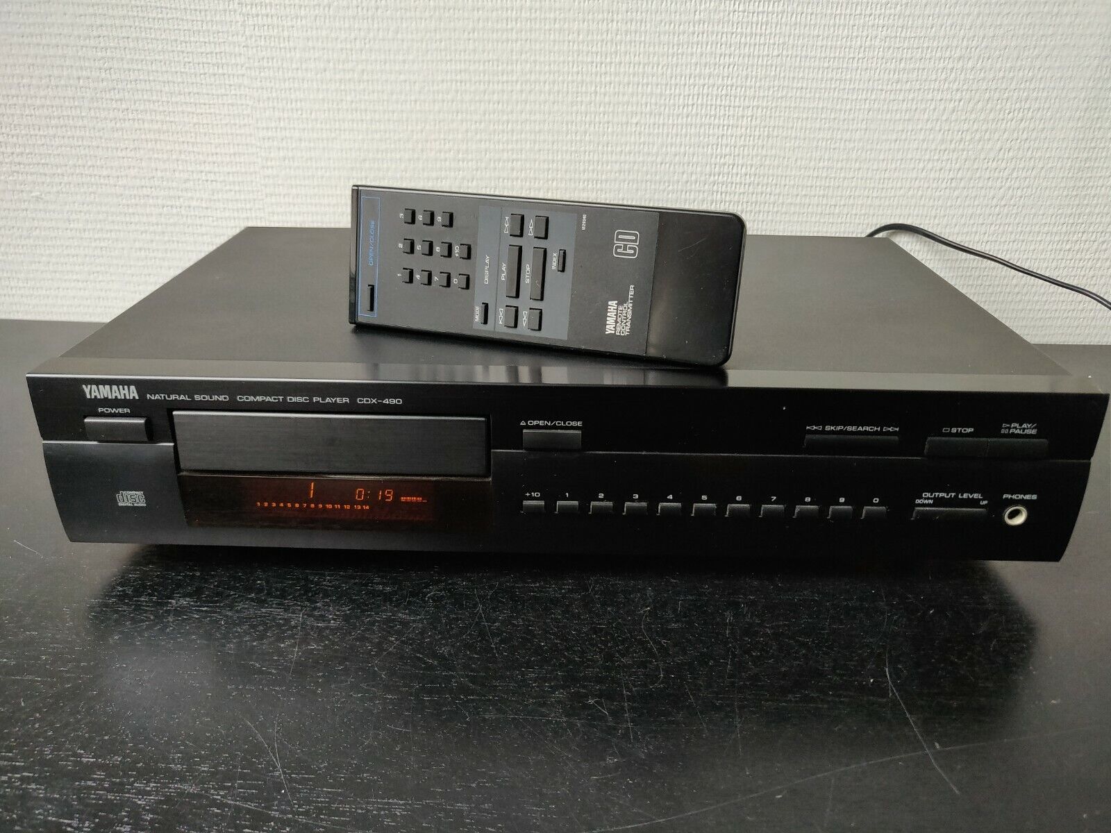YAMAHA CD Player CDX-490 + remote