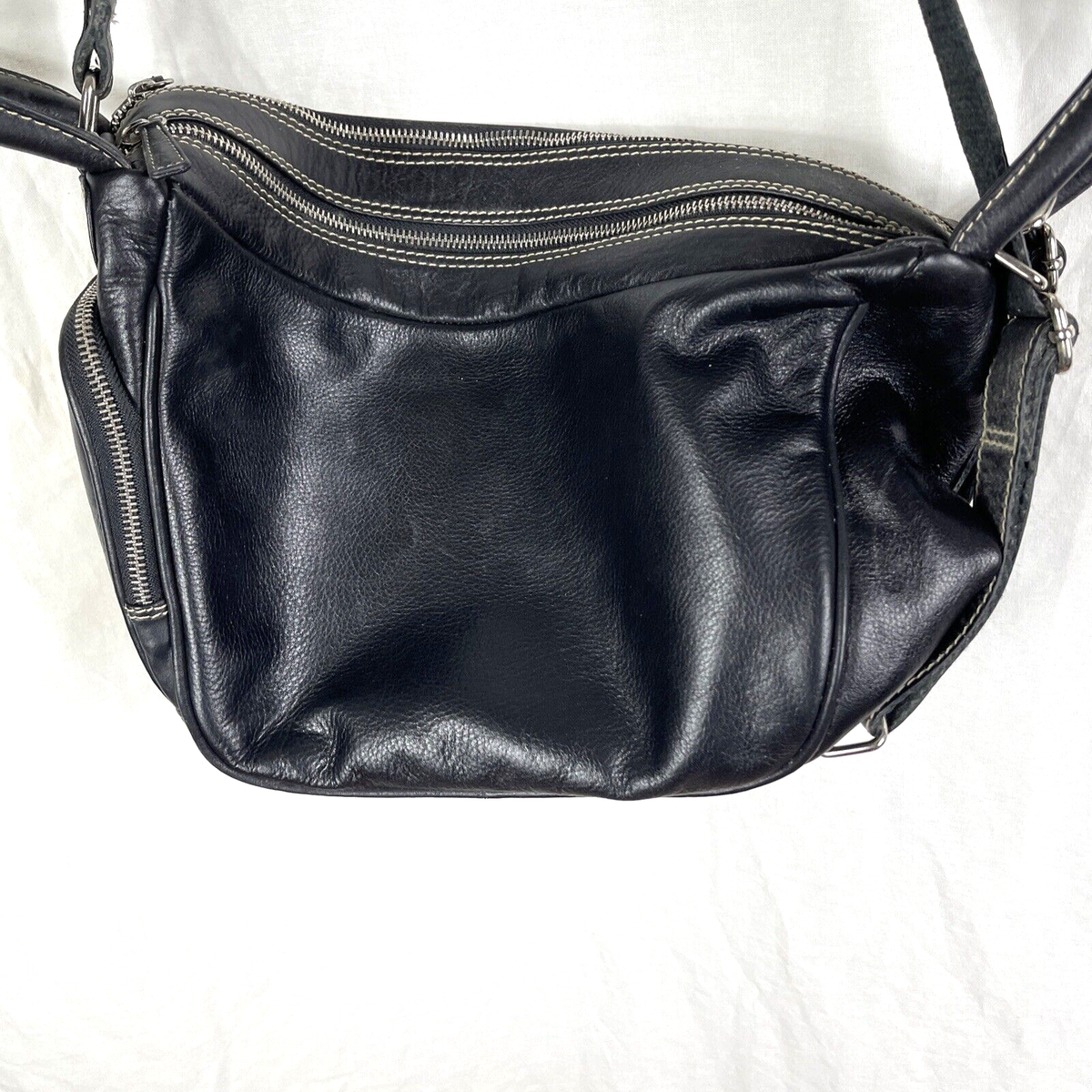 ILI New York Genuine Leather Handbag Purse Backpack Black  display picture 1