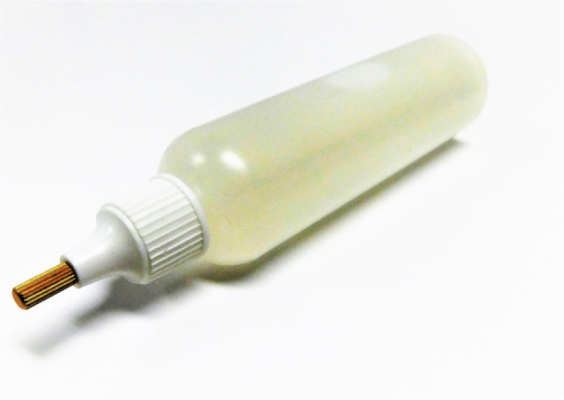 High Quality Sewing Machine Oil, 1.5 Fluid Ounces w/ Brass Spout